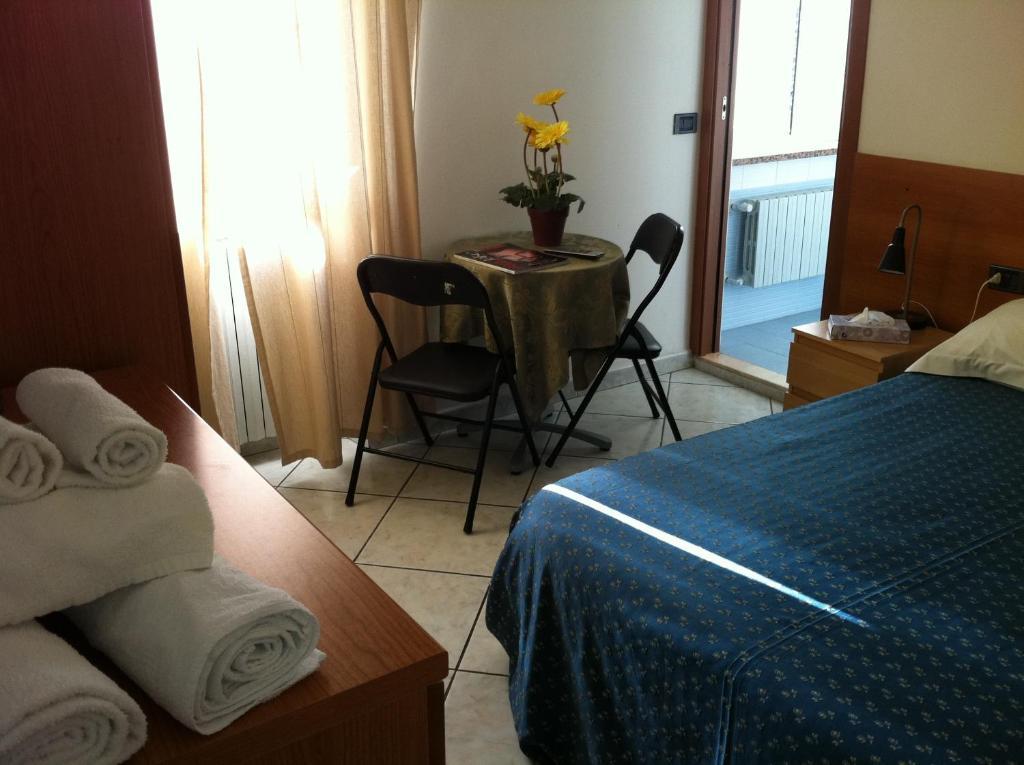 Hotel Pontenuovo Merone Habitación foto