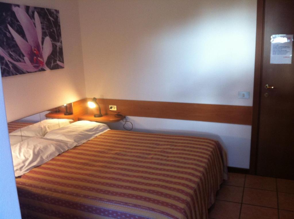 Hotel Pontenuovo Merone Habitación foto